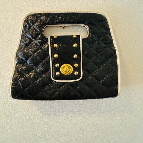 Elegant Black Quilted Handbag - Picture 2 of 7
